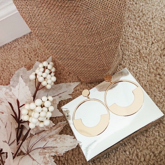 Antique Geometric Minimalist Hoop Earrings - Picture 4 of 5